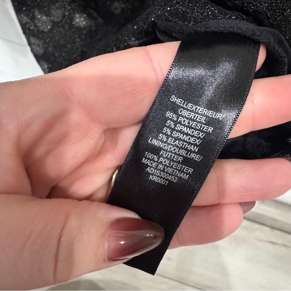 NWT Adrianna Papell floral metallic/ shimmer lace bell sleeve top ❤️ - Picture 5 of 7